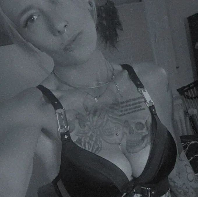 Anja, 32