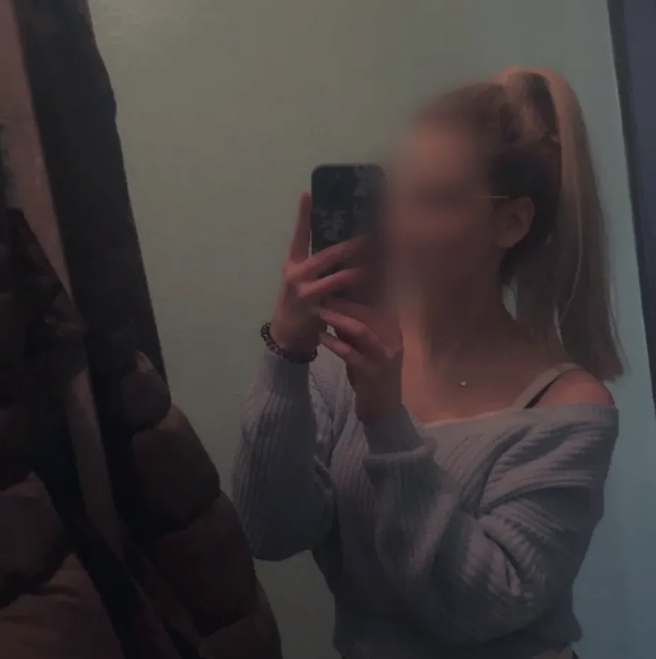 Ela, 26