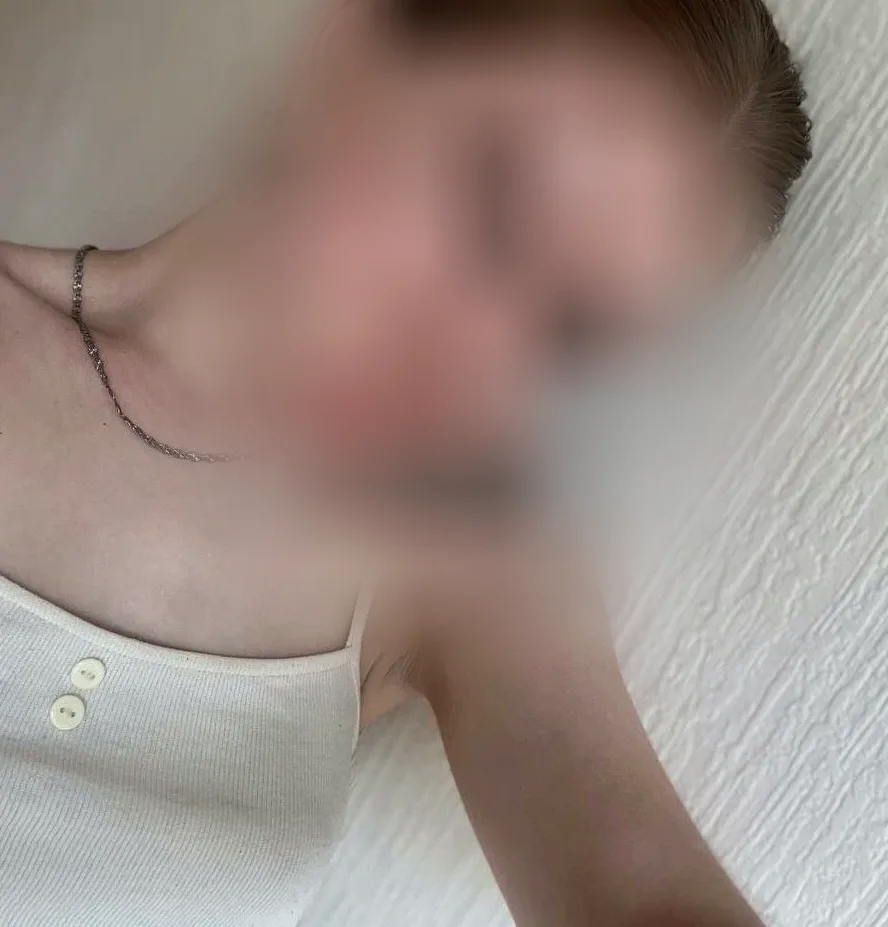 Lara, 24