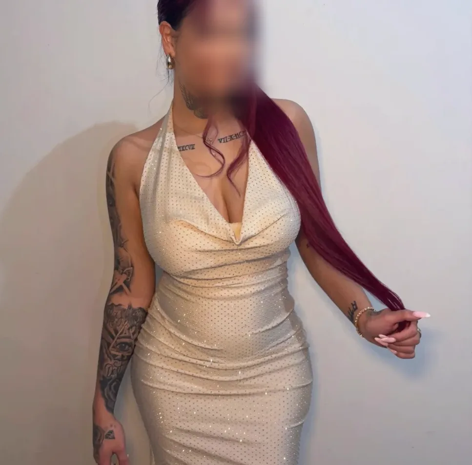 Laura, 22
