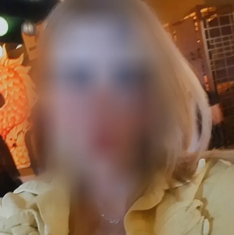 Neele, 35