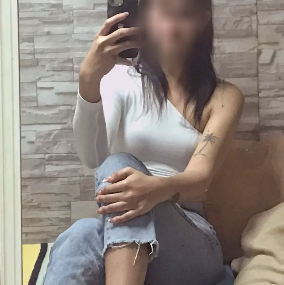 Nicole, 32